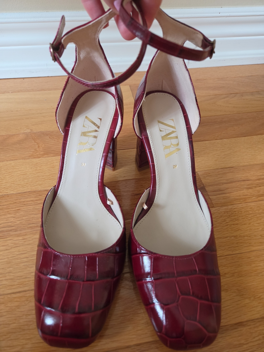 Zara  Deep  Red Croc-Embossed Block Heel Pump with Ankle Strap .new without tags - Picture 9 of 11